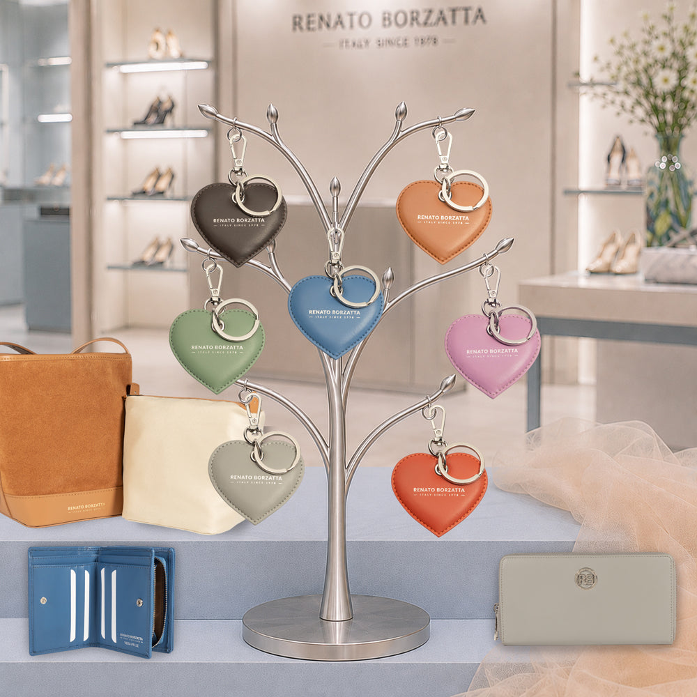 RB1082SCP | Portachiavi Heart Charm Made in Italy in in Vera Pelle Liscia Opaca. Colore Glicine