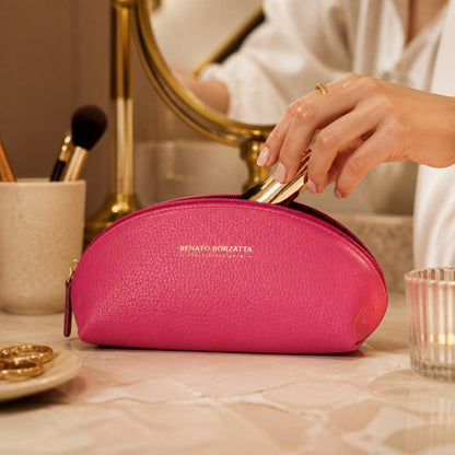 RB1088BE | Astuccio/Pochette a Mezzaluna Made in Italy in Vera Pelle grana Dollaro. Colore Fuxia