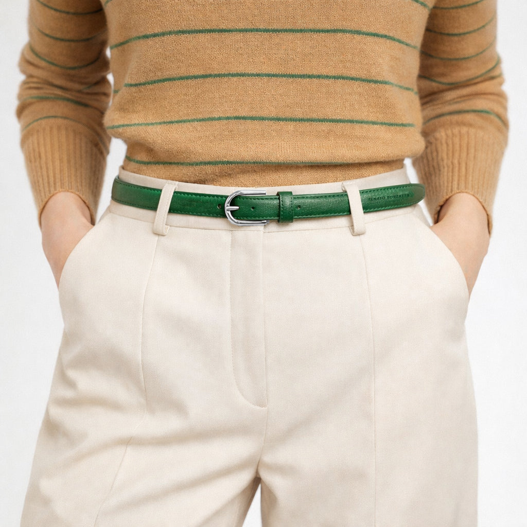RB4016E | Cintura Donna Made in Italy in Vera Pelle Saffiano. Fibbia in finitura Argento Lucido. Colore Verde. Dimensioni: cm 115 x 2,5 x 0,5 (giro vita cm 100)