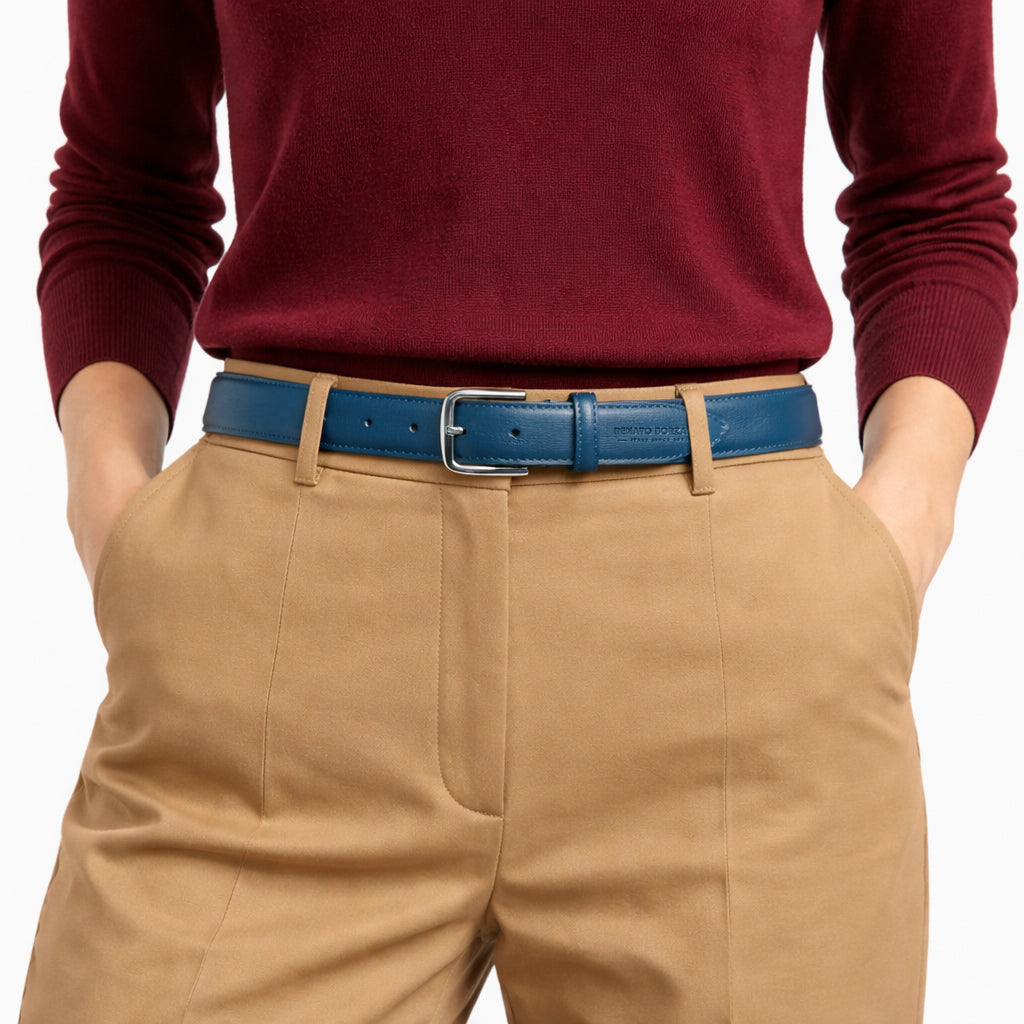 RB4017D | Cintura Donna Made in Italy in Vera Pelle Saffiano. Fibbia in finitura Argento Lucido. Colore Blu. Dimensioni: cm 115 x 3,0 x 0,5 (giro vita cm 100)