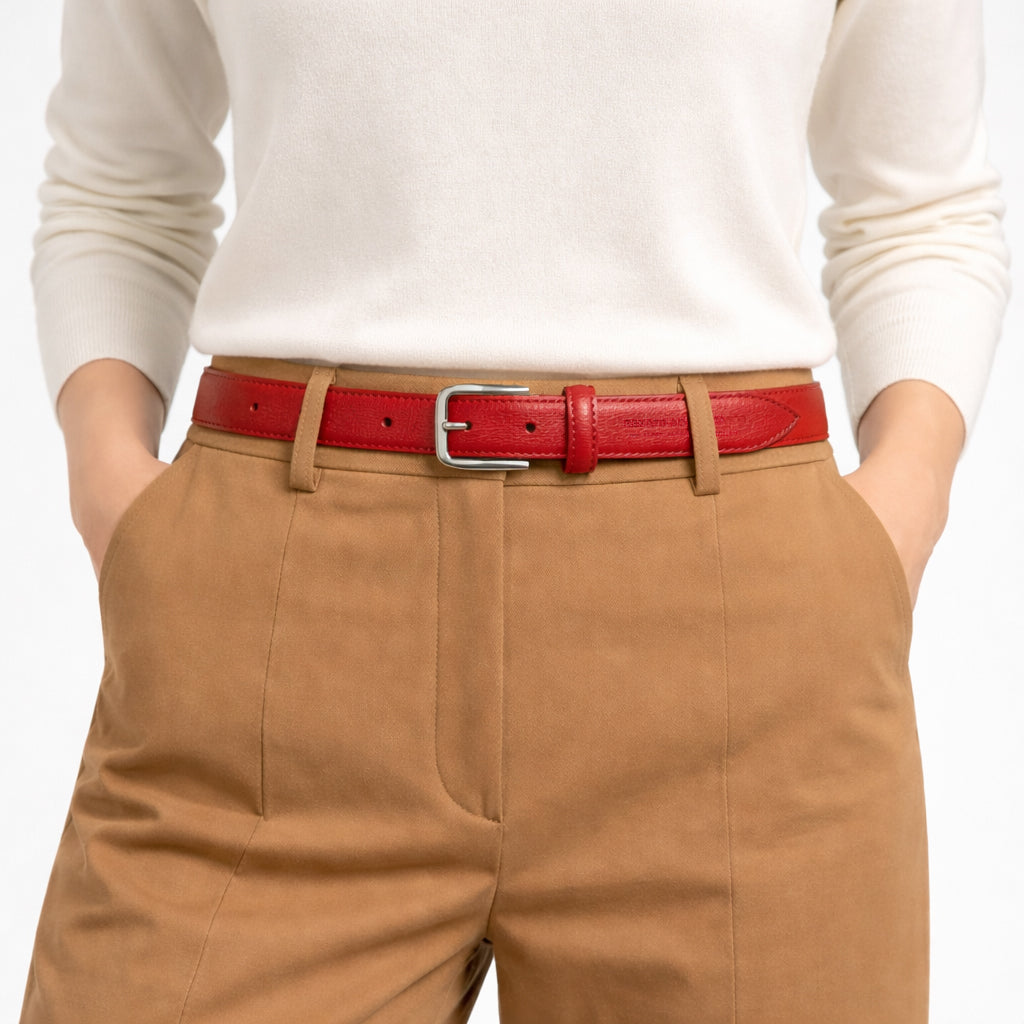 RB4017V | Cintura Donna Made in Italy in Vera Pelle Saffiano. Fibbia in finitura Argento Lucido. Colore Rosso. Dimensioni: cm 115 x 3,0 x 0,5 (giro vita cm 100)