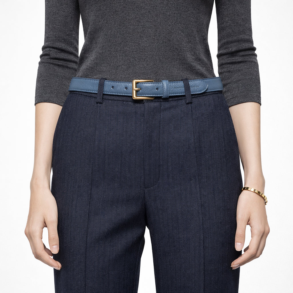 RB4022P | Cintura Donna Made in Italy in Vera Pelle grana Dollaro. Fibbia in finitura Oro Lucido. Colore Avio. Dimensioni: cm 115 x 2,5 x 0,5 (giro vita cm 100)