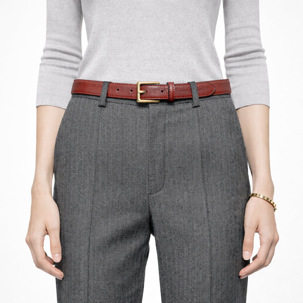 RB4022Q | Cintura Donna Made in Italy in Vera Pelle grana Dollaro. Fibbia in finitura Oro Lucido. Colore Rubino. Dimensioni: cm 115 x 2,5 x 0,5 (giro vita cm 100)