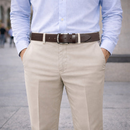 RB4027B | Cintura Uomo Made in Italy in Vero Cuoio Conciato al Vegetale. Fibbia in finitura Canna di Fucile Satinato. Colore Testa Moro. Dimensioni: cm 125 x 4,0 x 0,5 (giro vita cm 110)