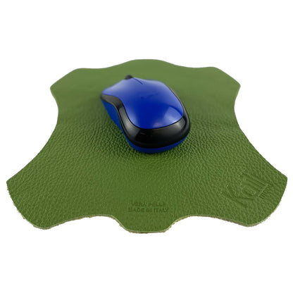 K0001EB | Tappetino per Mouse Made in Italy in Vera Pelle pieno fiore, grana dollaro - Colore Verde - Dimensioni: cm 20 x 23 - Confezione: Sacchetto tubolare Tnt