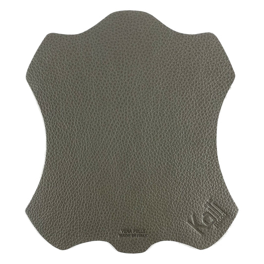 K0001FB | Tappetino per Mouse Made in Italy in Vera Pelle pieno fiore, grana dollaro - Colore Grigio - Dimensioni: cm 20 x 23 - Confezione: Sacchetto tubolare Tnt