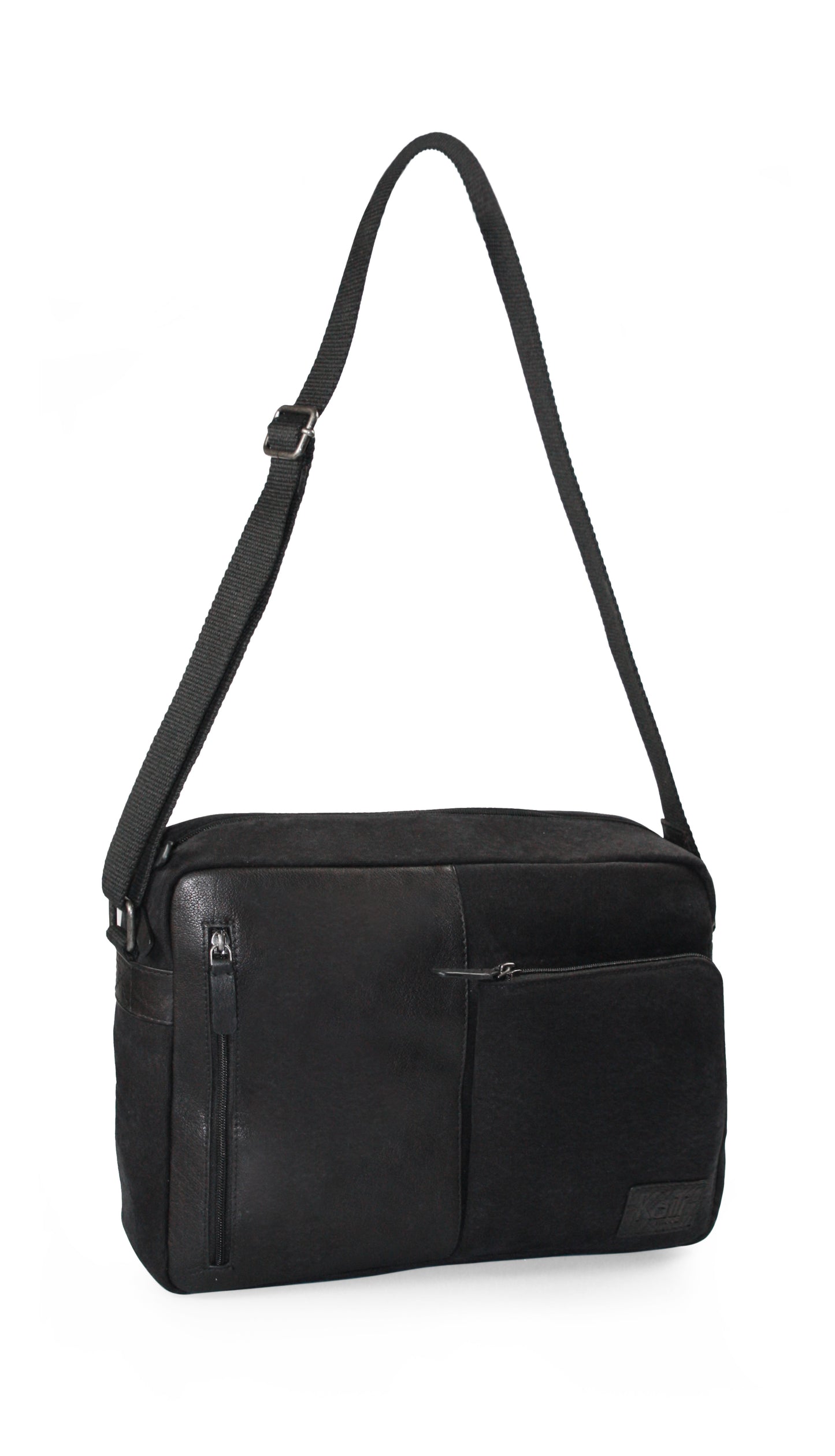 K0022AB | Messenger in Canvas/Genuine Leather, full grain, flywheel - Black colour. Antique Nickel accessories, Top zip closure. Dimensions: 35 x 26 x 10 cm. Packaging: TNT bag