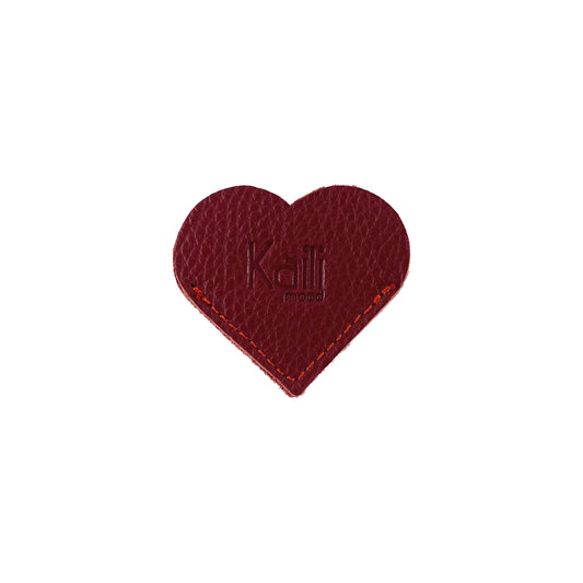 K0038VB | Heart bookmark Made in Italy in genuine full grain leather, dollar grain - Red color - Dimensions: 6 x 5.5 x 0.5 cm - Packaging: Rigid bottom/lid gift box