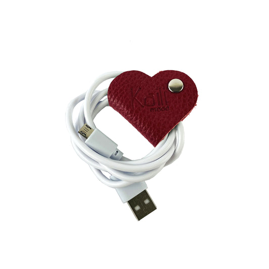 K0039VB | Heart cable winder Made in Italy in genuine full grain leather, dollar grain - Red color - Dimensions: 5 x 8 x 0.5 cm - Packaging: Rigid bottom/lid gift box