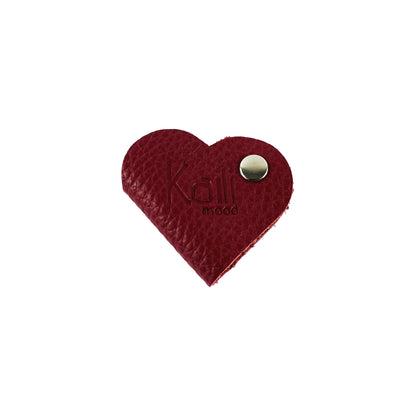 K0039VB | Heart cable winder Made in Italy in genuine full grain leather, dollar grain - Red color - Dimensions: 5 x 8 x 0.5 cm - Packaging: Rigid bottom/lid gift box