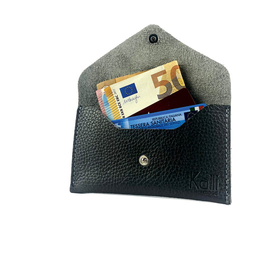 K0040AB | Sachet with flap Made in Italy in genuine full grain leather, dollar grain - Black color - Dimensions: 13 x 8 x 0.5 cm - Packaging: Rigid bottom/lid gift box