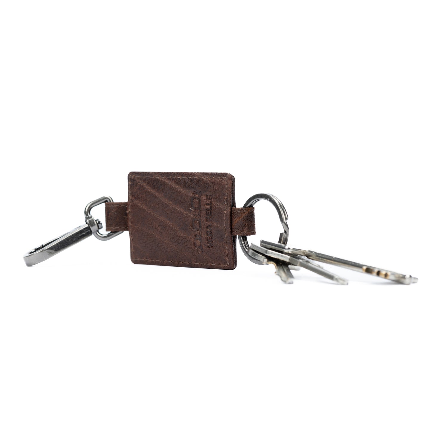 K10650BB | Keychain in Genuine Full Grain Leather, Flywheel. Color dark brown. Antique Nickel Accessories. Total dimensions: 4 x 15 x 0.5 cm. Packaging: Rigid bottom/lid gift box